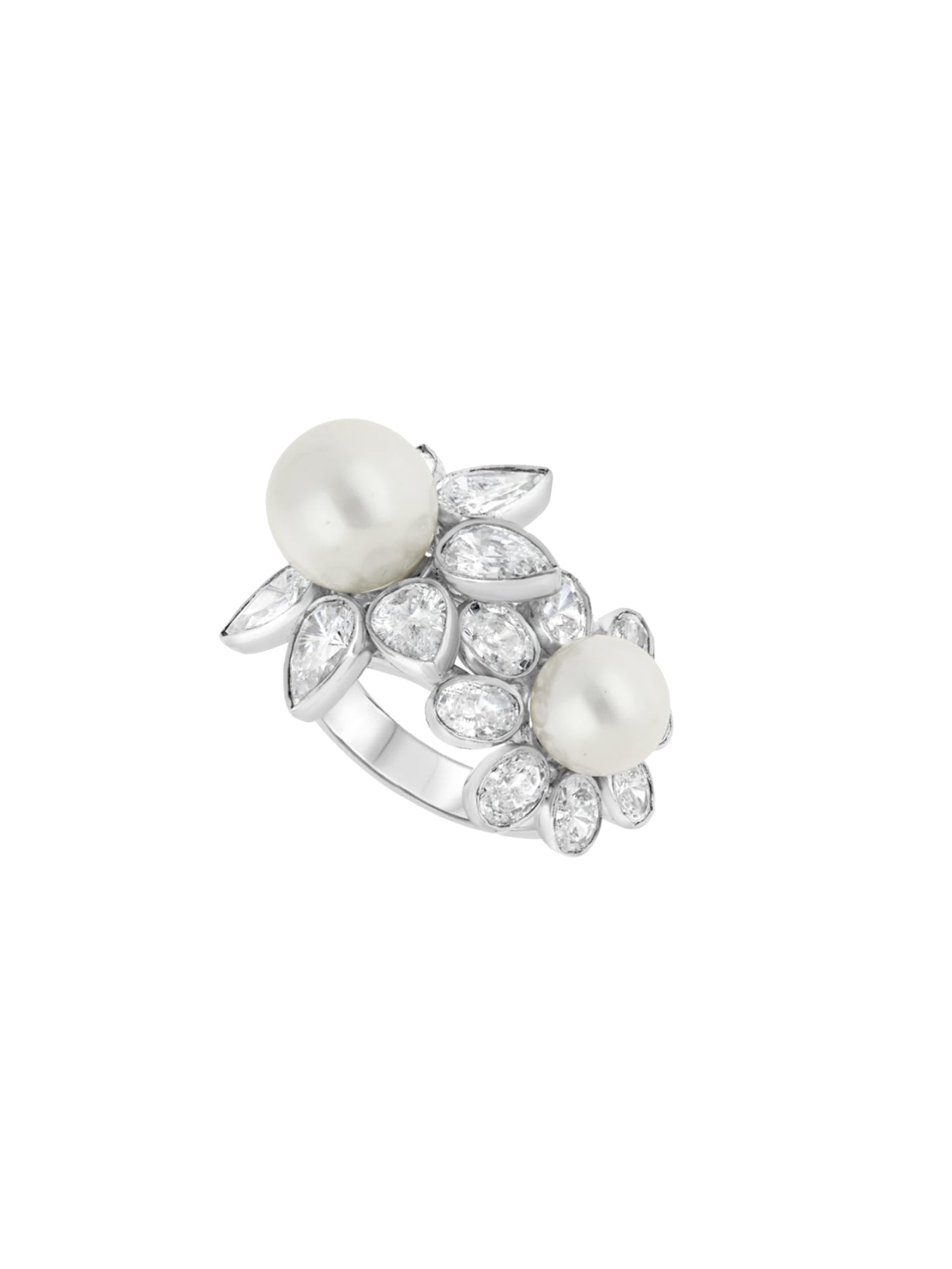 1qty DJV / QTY DISPO : 1-QTY VENDUES : 0-ST : 0% PRIX DJV : 320€ // Argent Rhodié Bague fleur en argent rhodié sertie de Burmalite™ blanche taille ovale et taille poire /// RECO : 325€