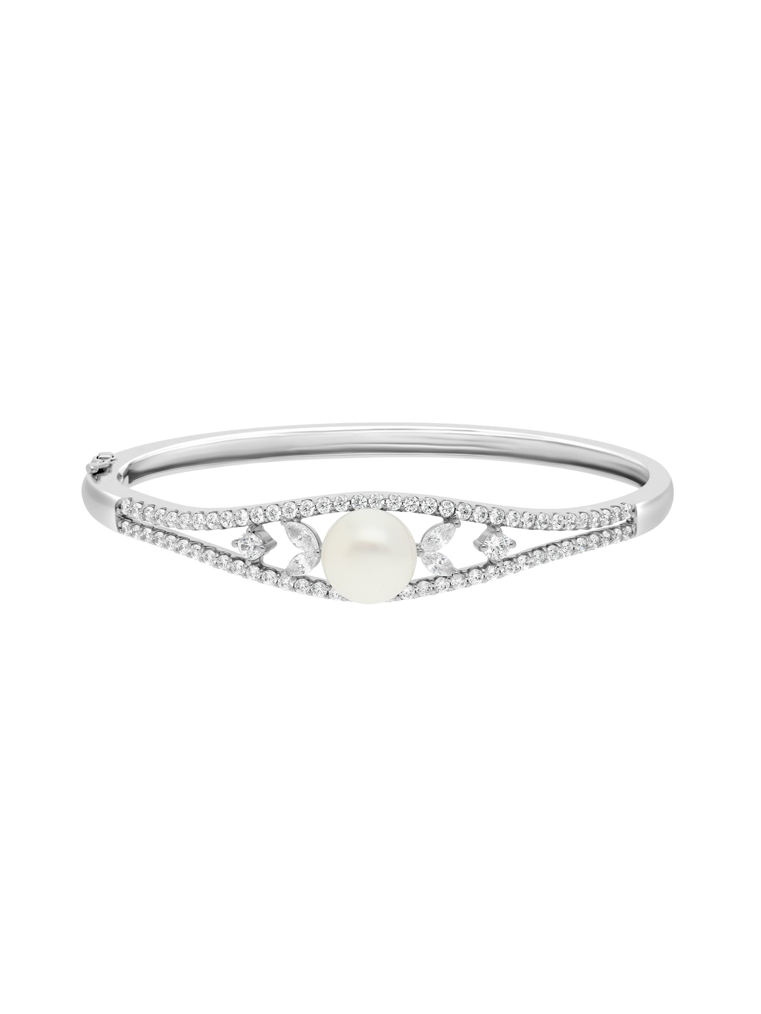 2qty DJV / QTY DISPO : 7-QTY VENDUES : 5-ST : 71% PRIX DJV : 120€ // Argent Rhodié Bracelet sur argent rhodié serti de perles d'eau douce blanches et pavée de Burmalite™ blanche /// RECO : 113€