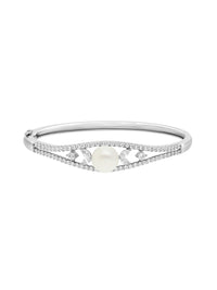 2qty DJV / QTY DISPO : 7-QTY VENDUES : 5-ST : 71% PRIX DJV : 120€ // Argent Rhodié Bracelet sur argent rhodié serti de perles d'eau douce blanches et pavée de Burmalite™ blanche /// RECO : 113€