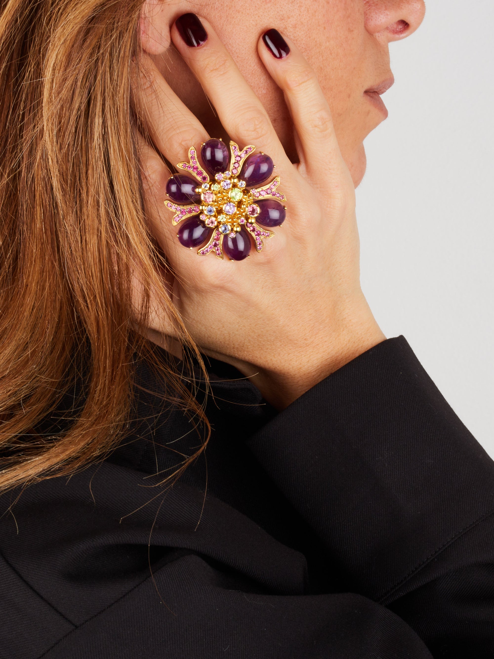 1qty DJV / QTY DISPO : 1-QTY VENDUES : 0-ST : 0% PRIX DJV : 650€ // Vermeil Bague marguerite sertie de cabochon améthyste 30 cts taille poire /// RECO : 645€