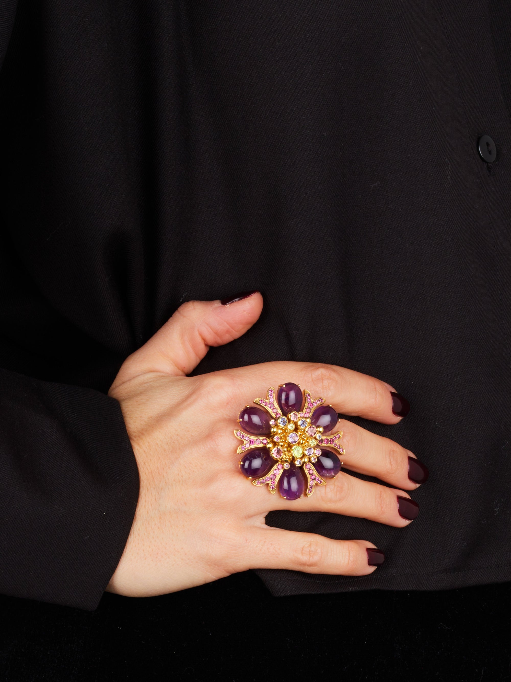 1qty DJV / QTY DISPO : 1-QTY VENDUES : 0-ST : 0% PRIX DJV : 650€ // Vermeil Bague marguerite sertie de cabochon améthyste 30 cts taille poire /// RECO : 645€