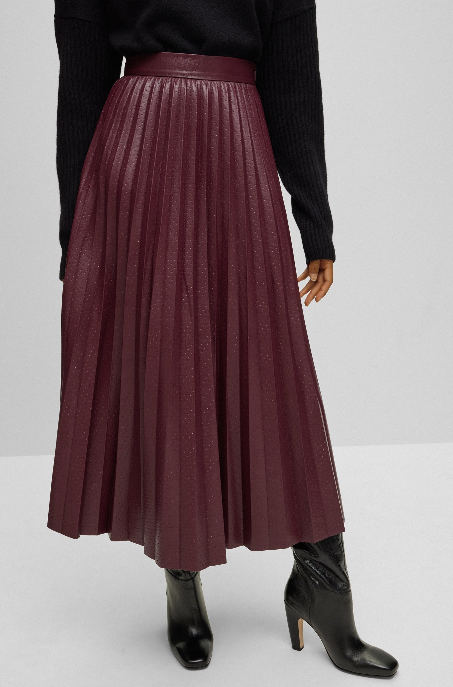 OPEN RED // SKIRTS VEPLIKA