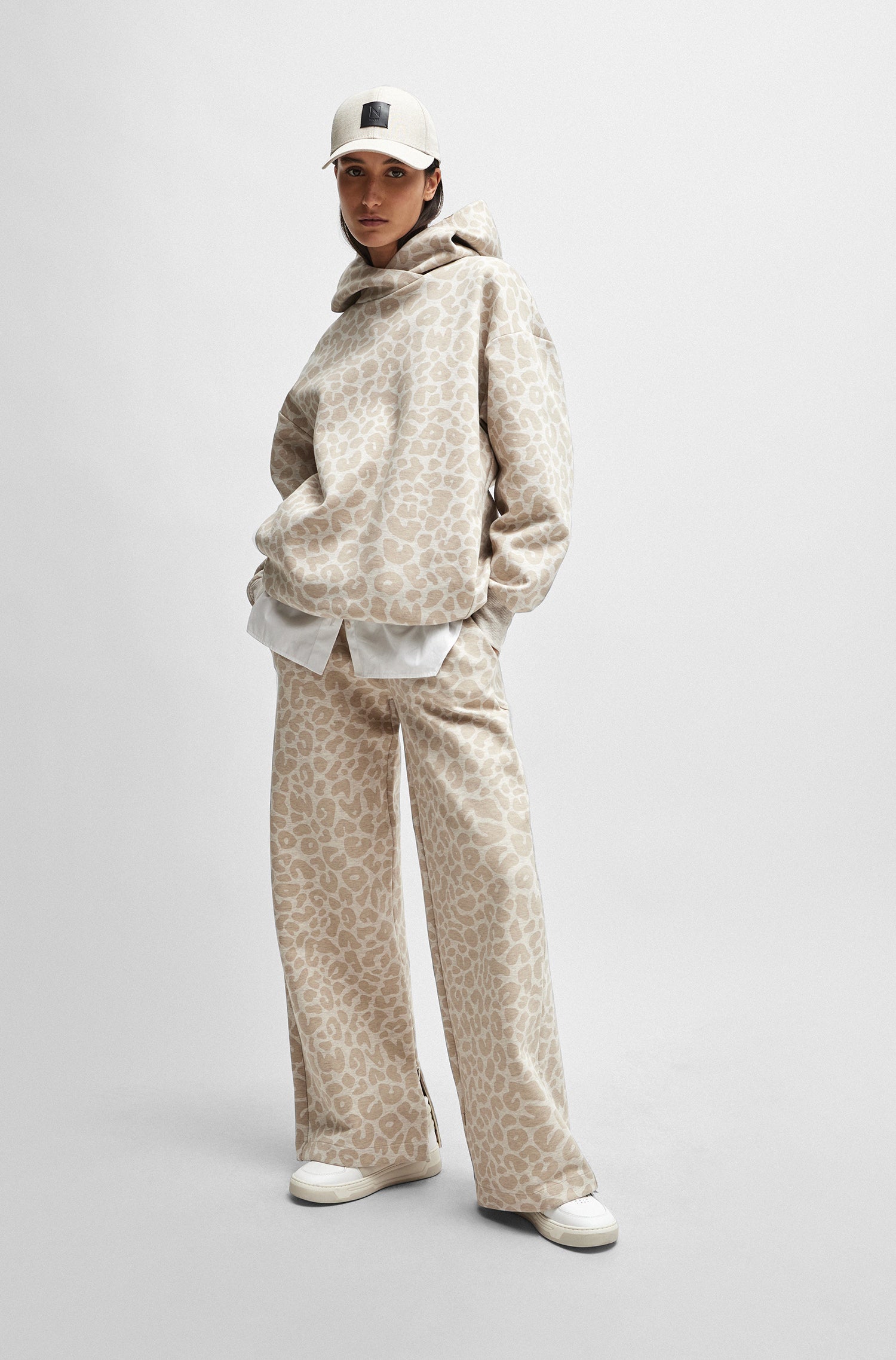 OPEN WHITE // SWEATSHIRTS ERKUNDEN