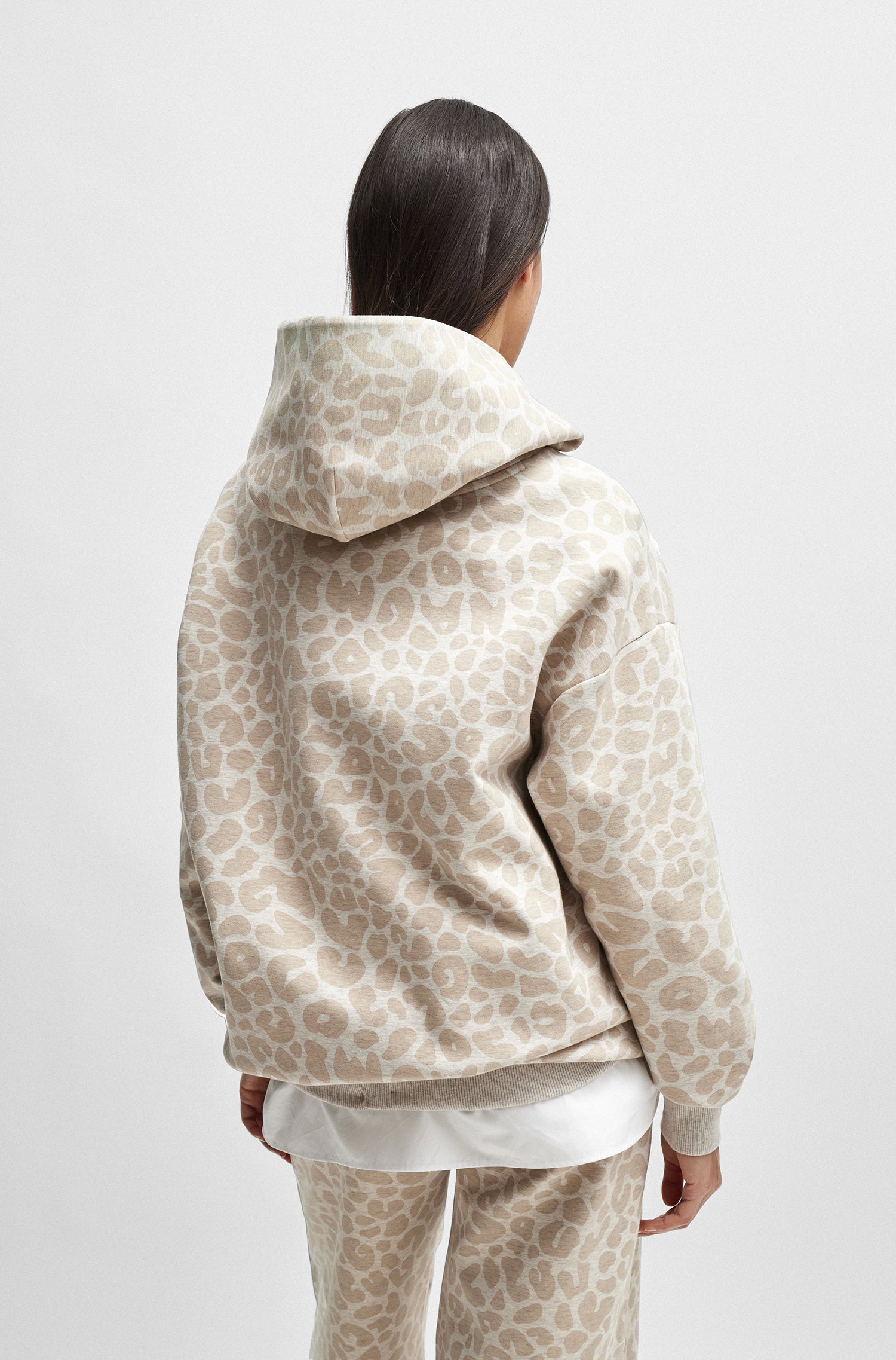 OPEN WHITE // SWEATSHIRTS ERKUNDEN