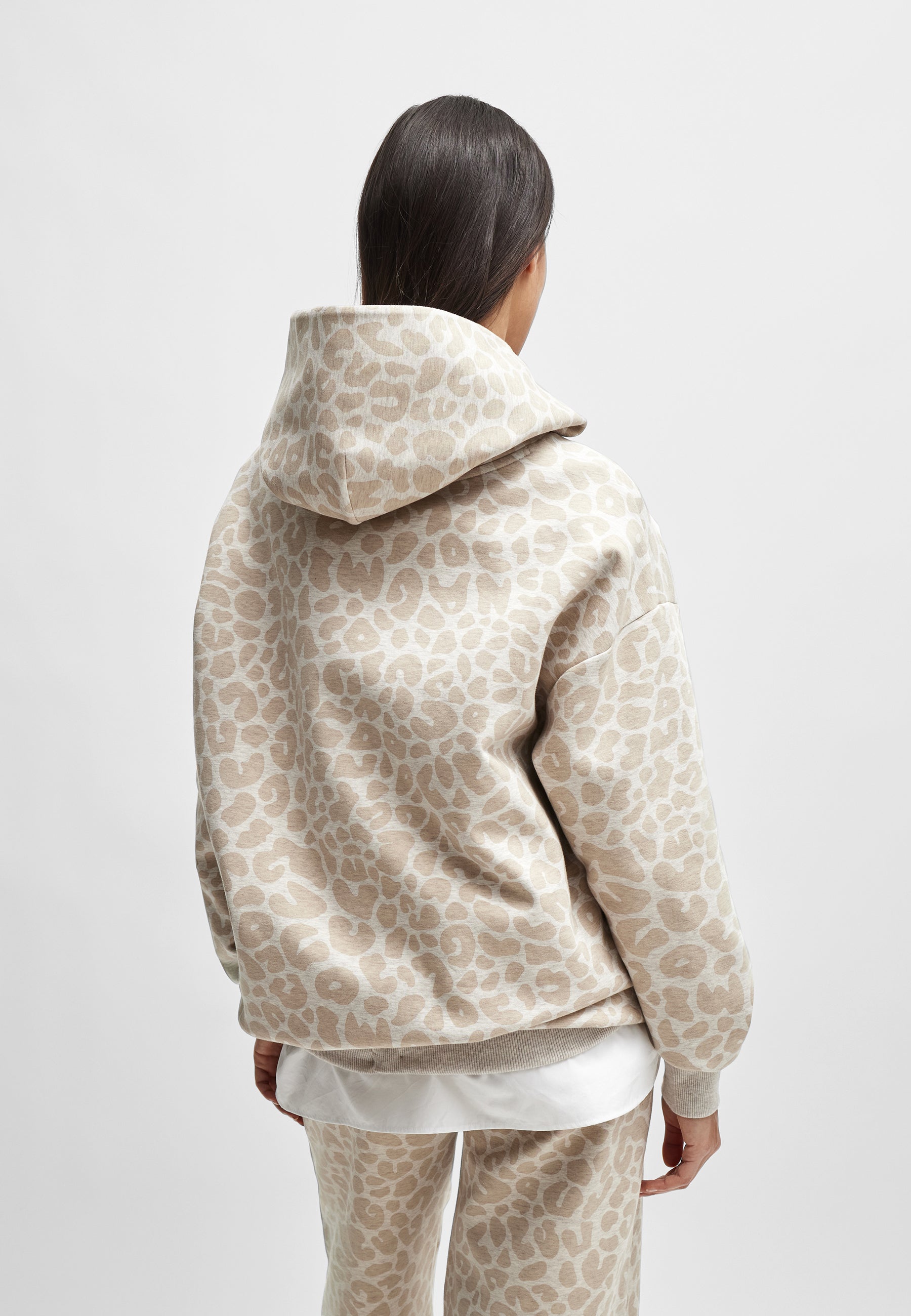 OPEN WHITE // SWEATSHIRTS ERKUNDEN