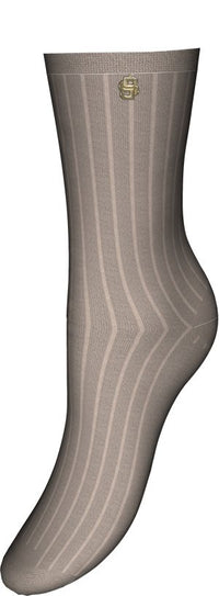 OPEN BEIGE // CASUAL SOCKS RS RIB METAL LOGO CC