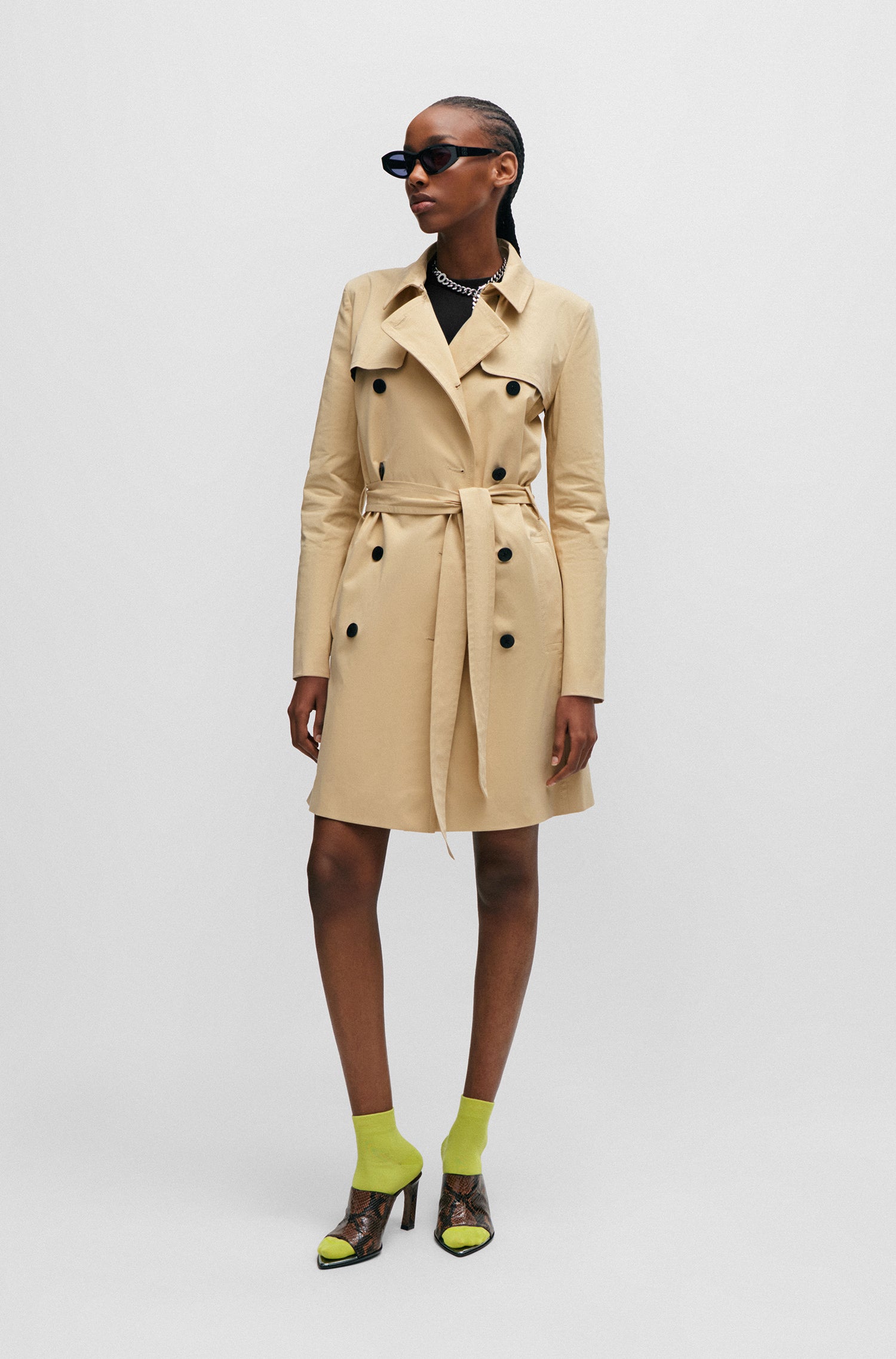 OPEN BEIGE // TRENCHCOATS MAKARAS-2