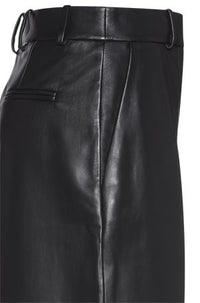 BLACK // LEATHER SIZZY