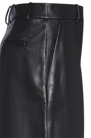 BLACK // LEATHER SIZZY
