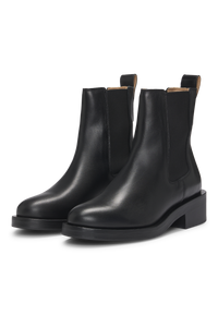 BLACK // BOOTS IRYNA_CHBOOTIE_C