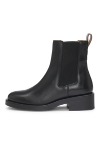 BLACK // BOOTS IRYNA_CHBOOTIE_C