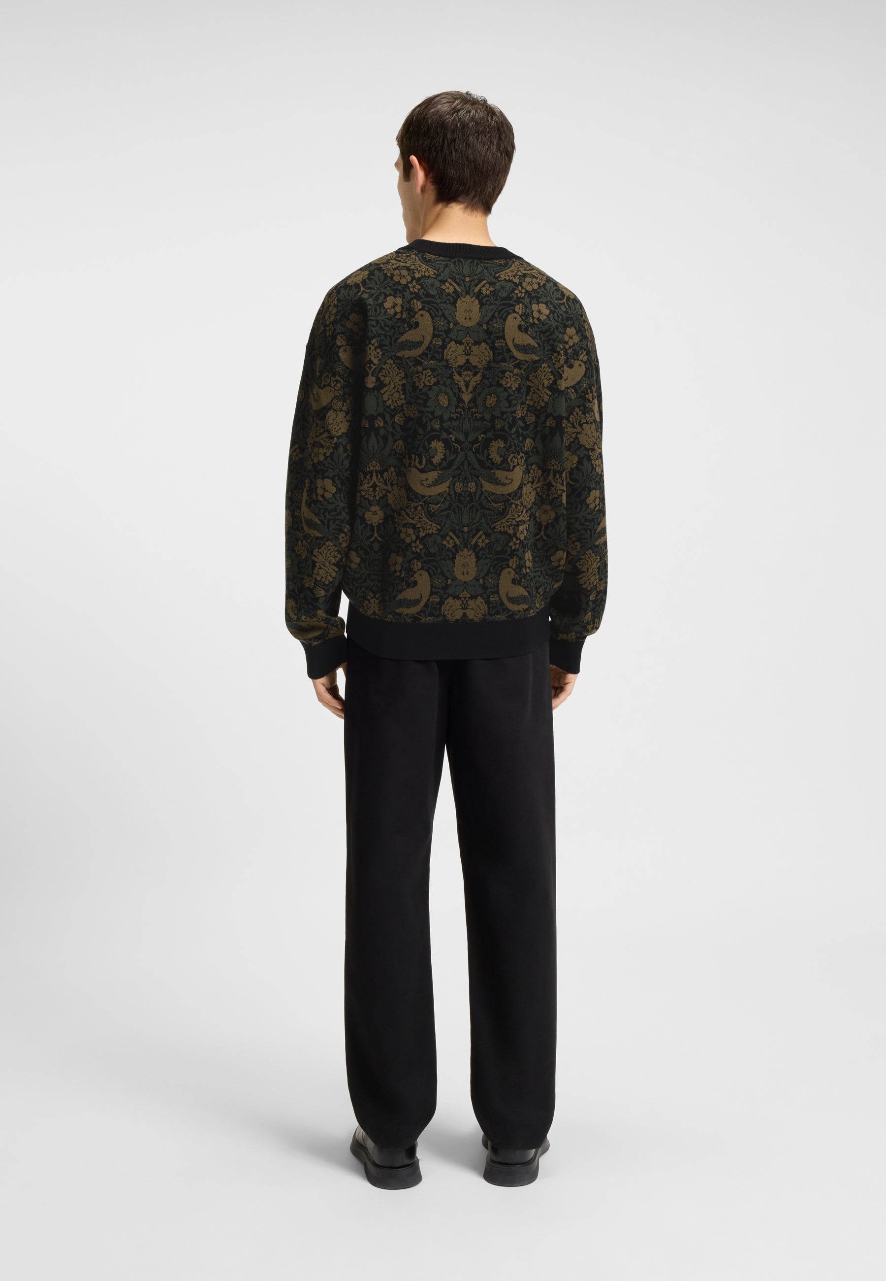 BLACK // SWEATERS SORRIS