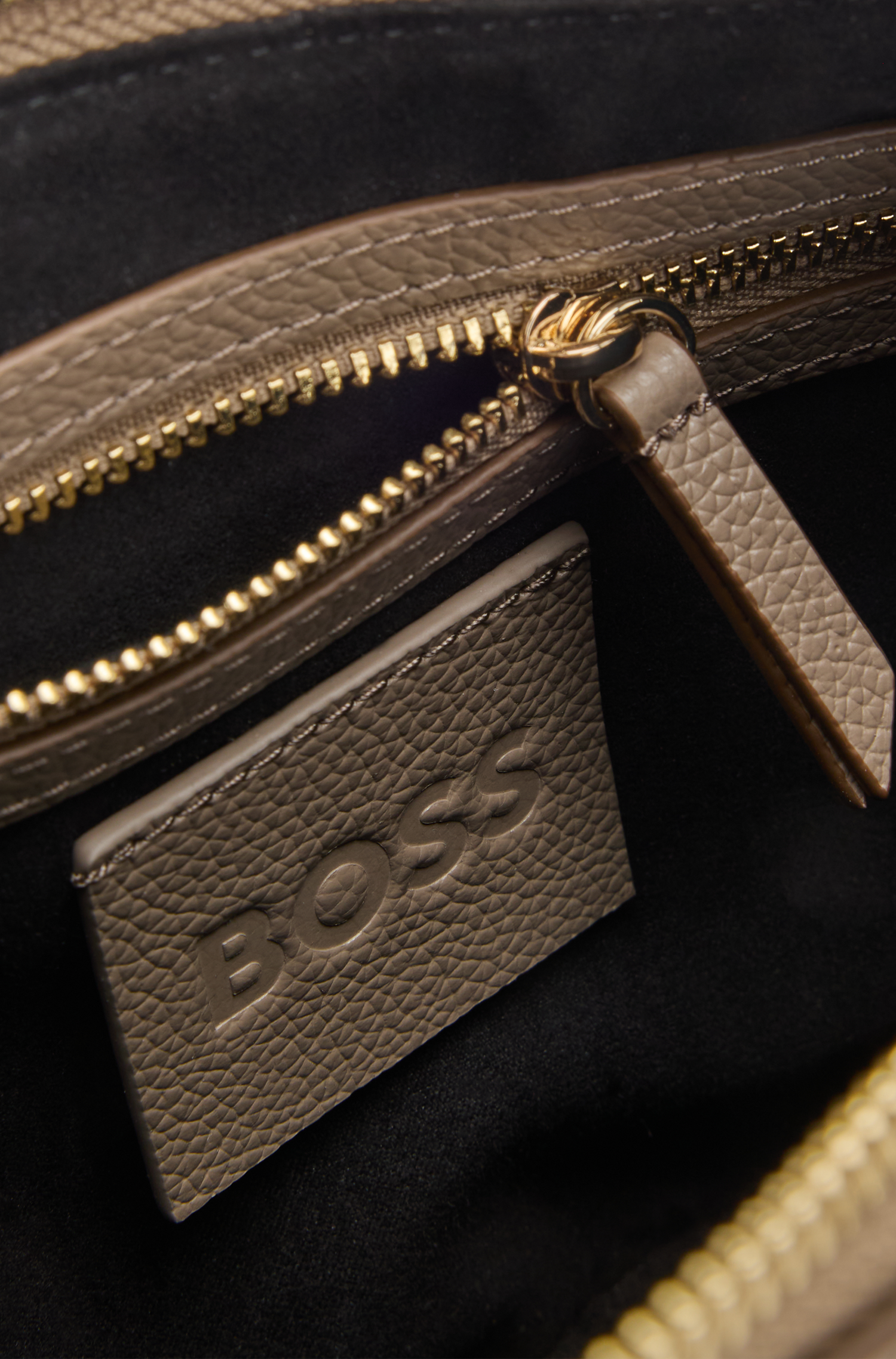 OPEN BROWN // CROSSBODY BAGS BOSS BEYOND HALFMOON
