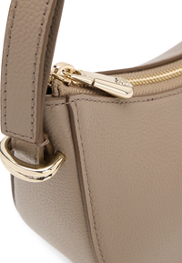 OPEN BROWN // CROSSBODY BAGS BOSS BEYOND HALFMOON