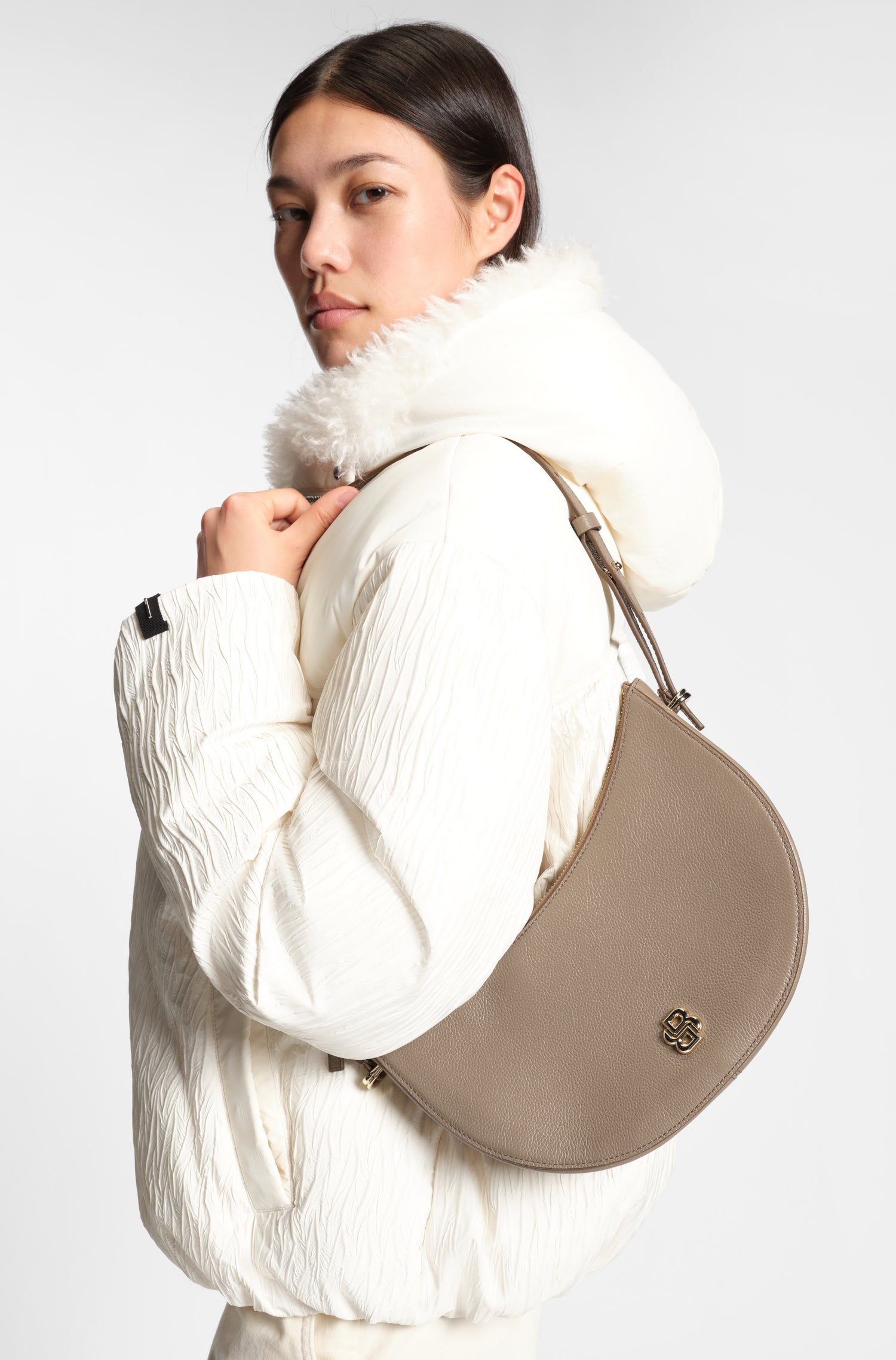 OPEN BROWN // CROSSBODY BAGS BOSS BEYOND HALFMOON