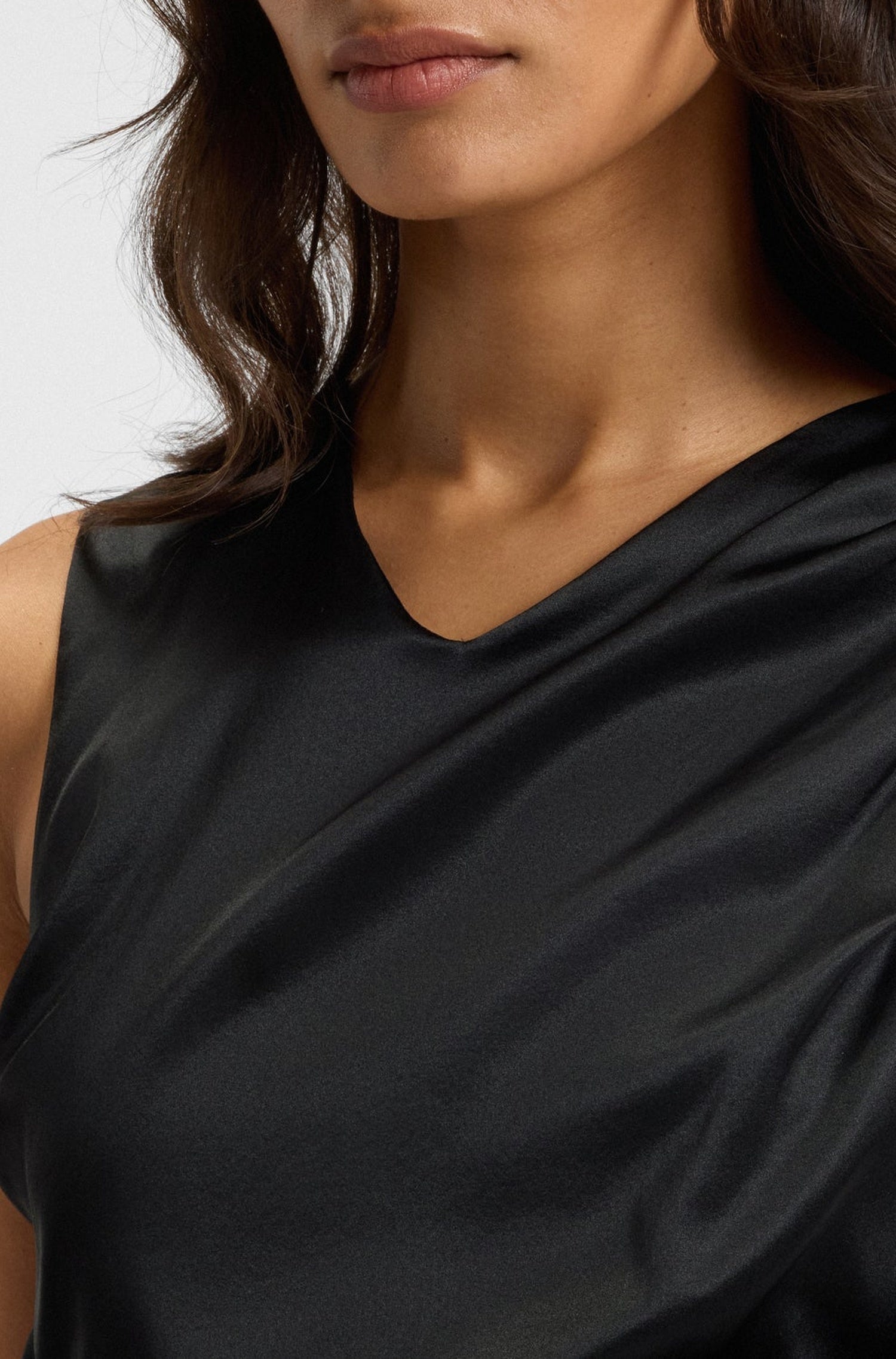 Sleeveless V-neck top - Black