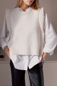 NEW // Pull Le Travolta sans manches- Ecru