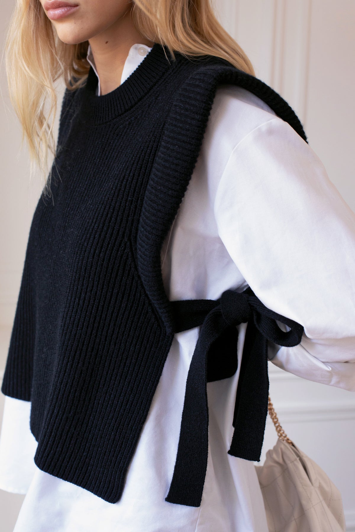 Le Travolta Sleeveless Sweater - Black