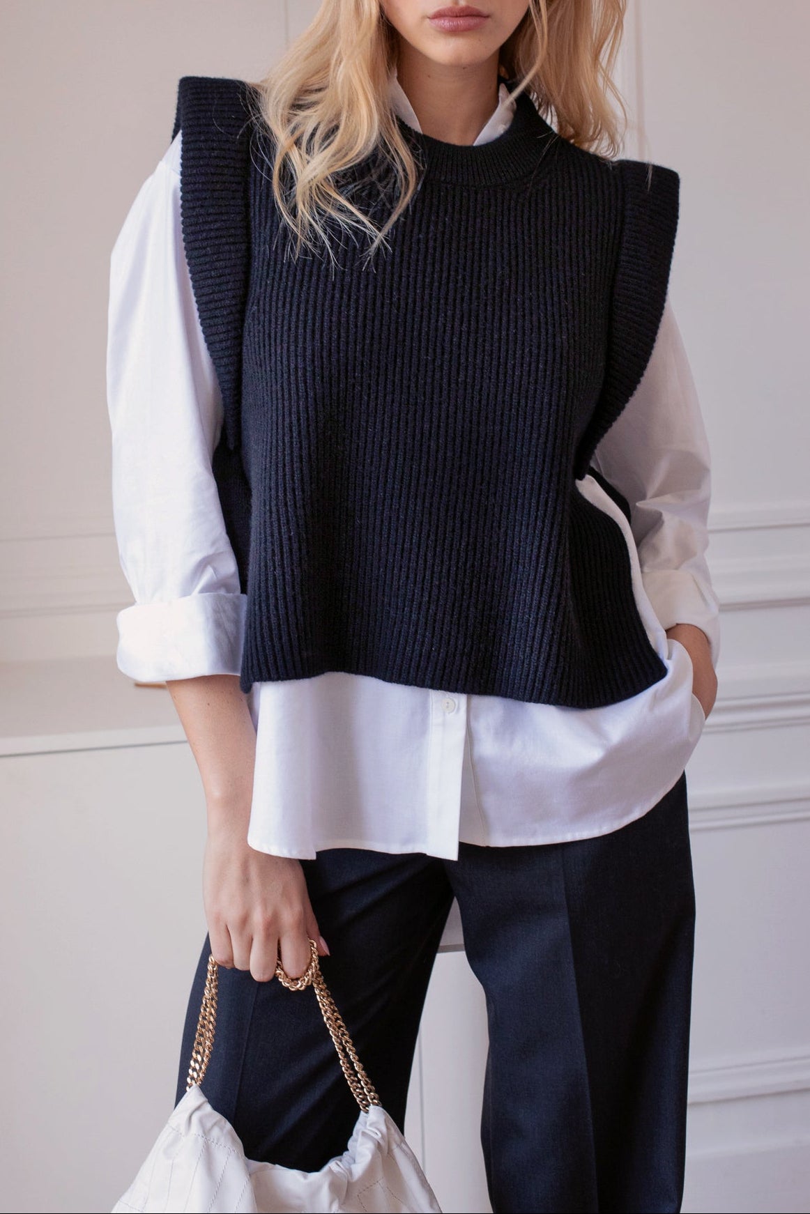 Le Travolta Sleeveless Sweater - Black