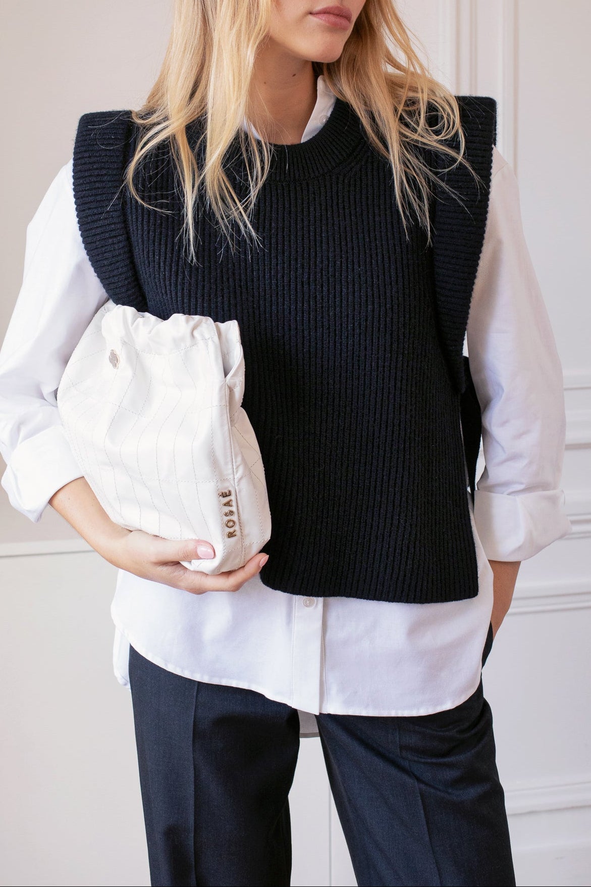 Le Travolta Sleeveless Sweater - Black