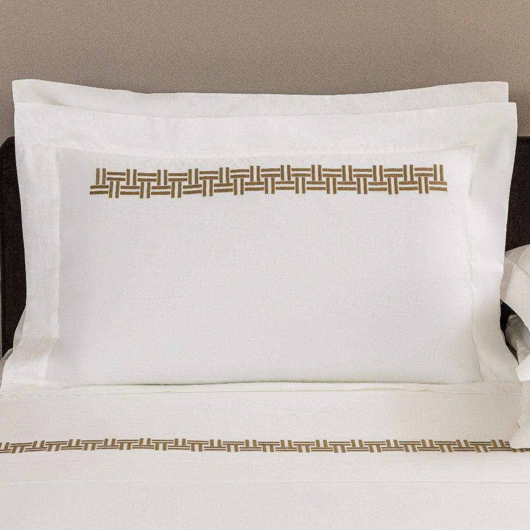 BASKET WEAVE EMBROIDERY / TAIE D'OREILLER