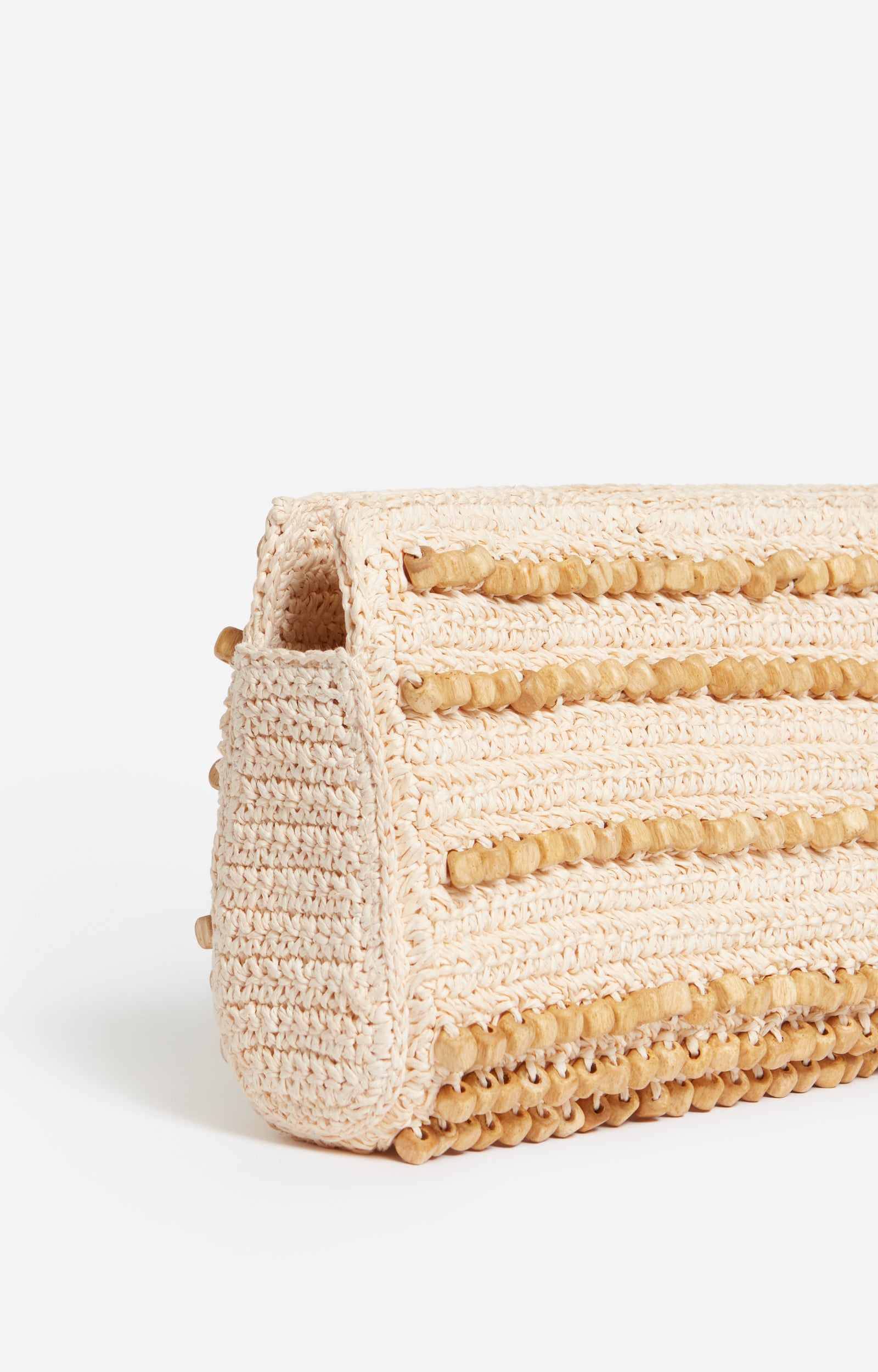 Pochette en raphia avec perles en bois
