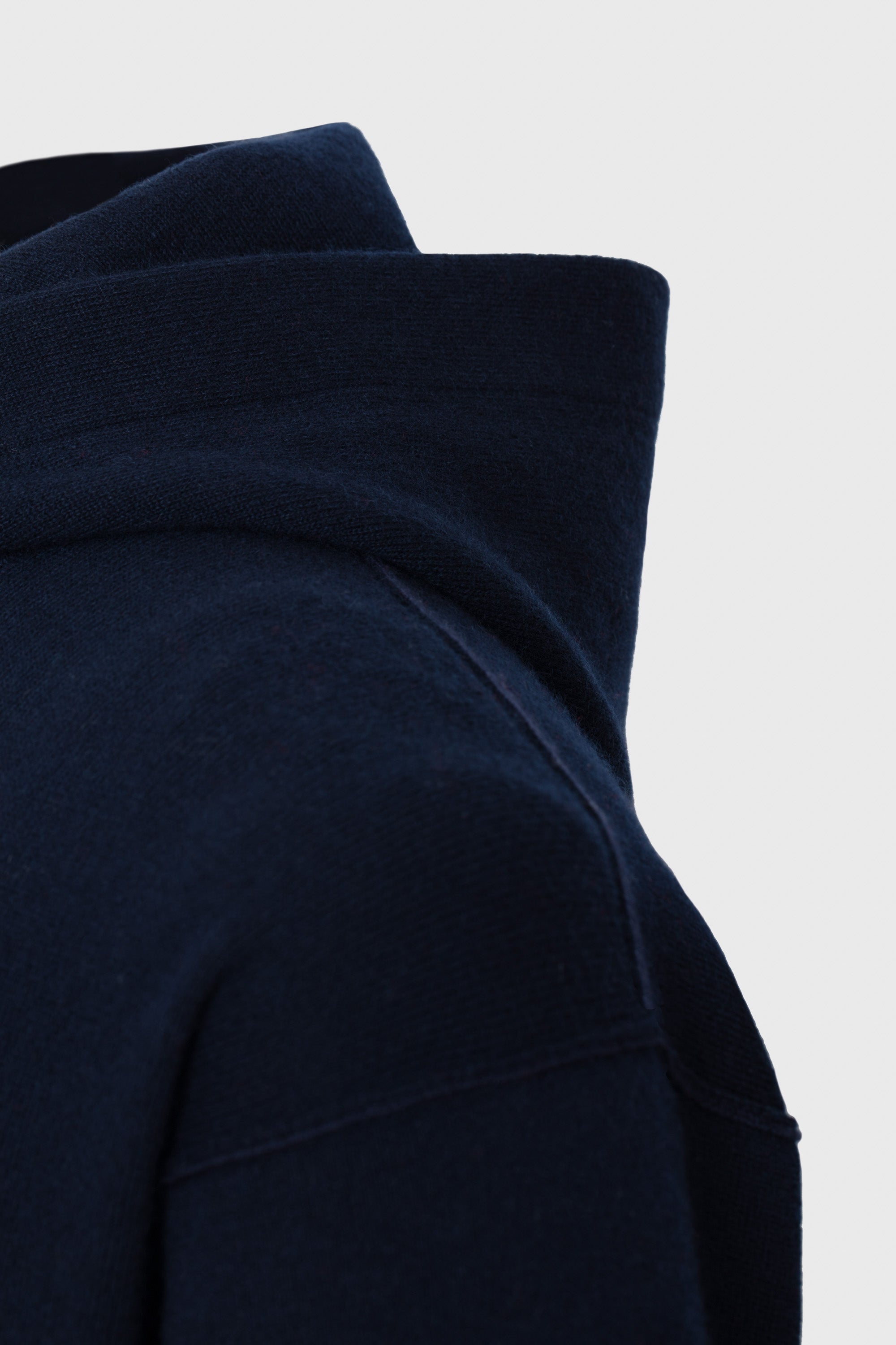 Sweat à capuche unisexe Sascha en cachemire - Marine Profond