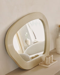 Miroir design organique Georgy en bois - Beige