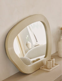 Miroir design organique Georgy en bois - Beige