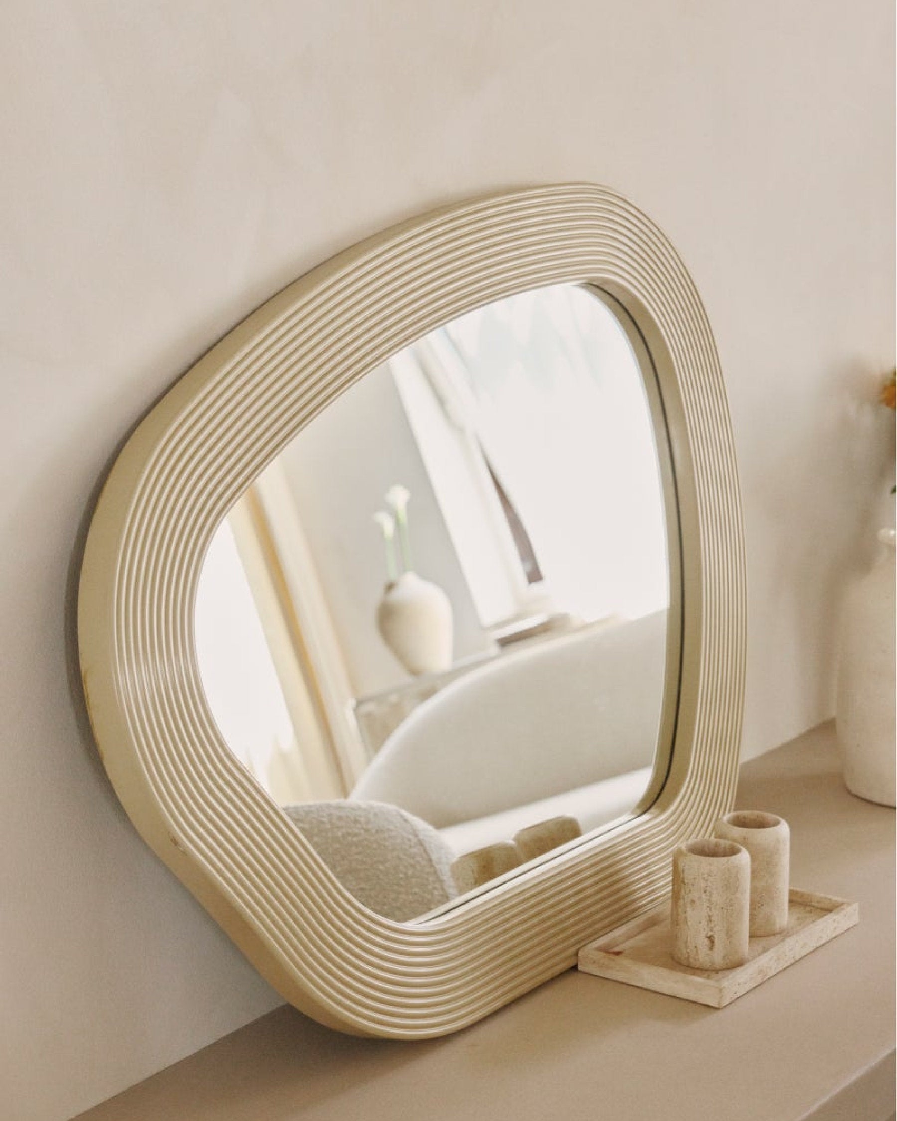 Miroir design organique Georgy en bois - Beige