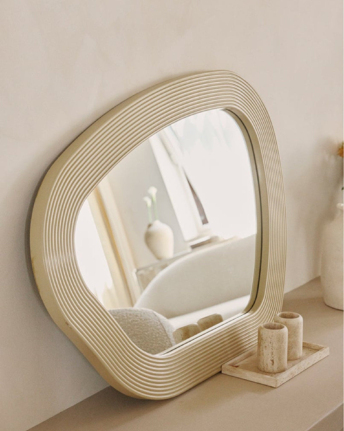 Miroir design organique Georgy en bois - Beige