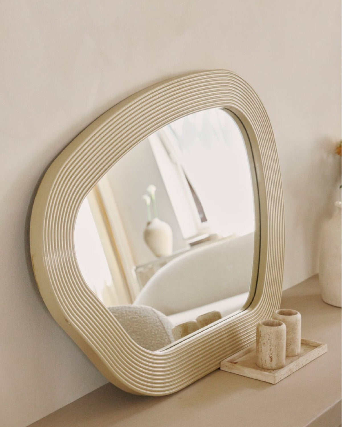 Miroir design organique Georgy en bois - Beige