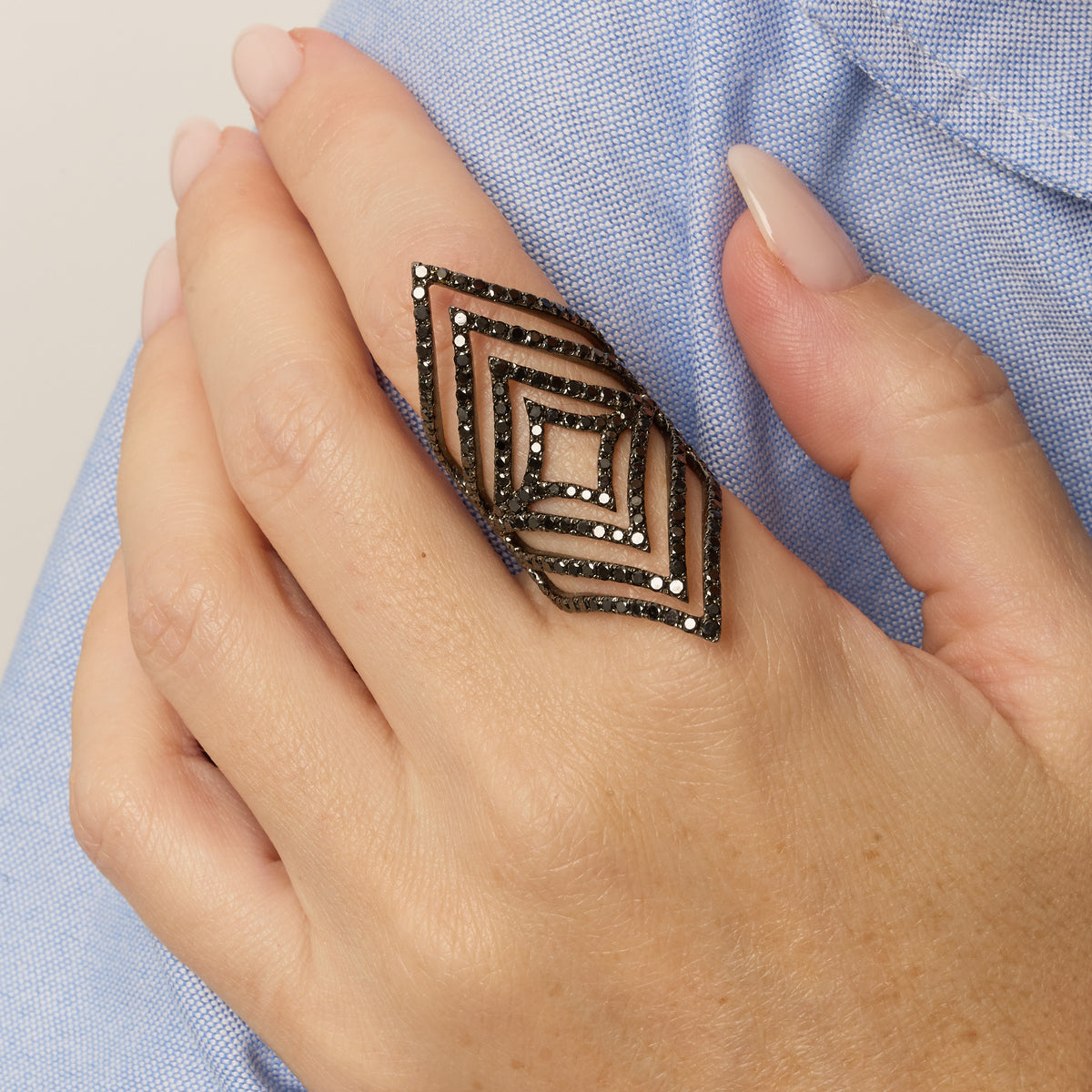 PT1_PrixTroca:3815€_VentesTroca:0_QtyTroca:1_ST:0%_Bague en Or noir 18K sertie de diamants - Noir