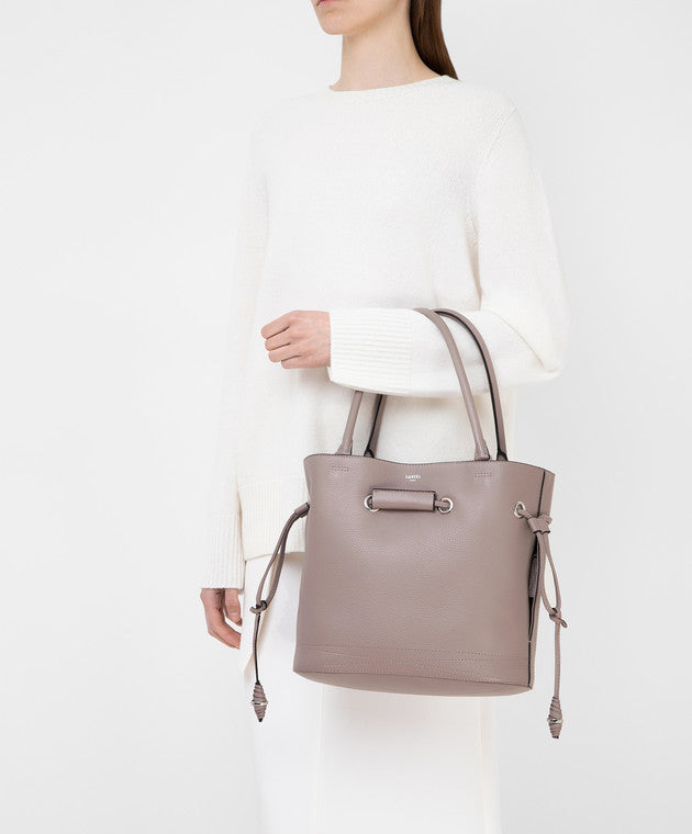Sac seau cabas Le Huit M en cuir grainé - Camel