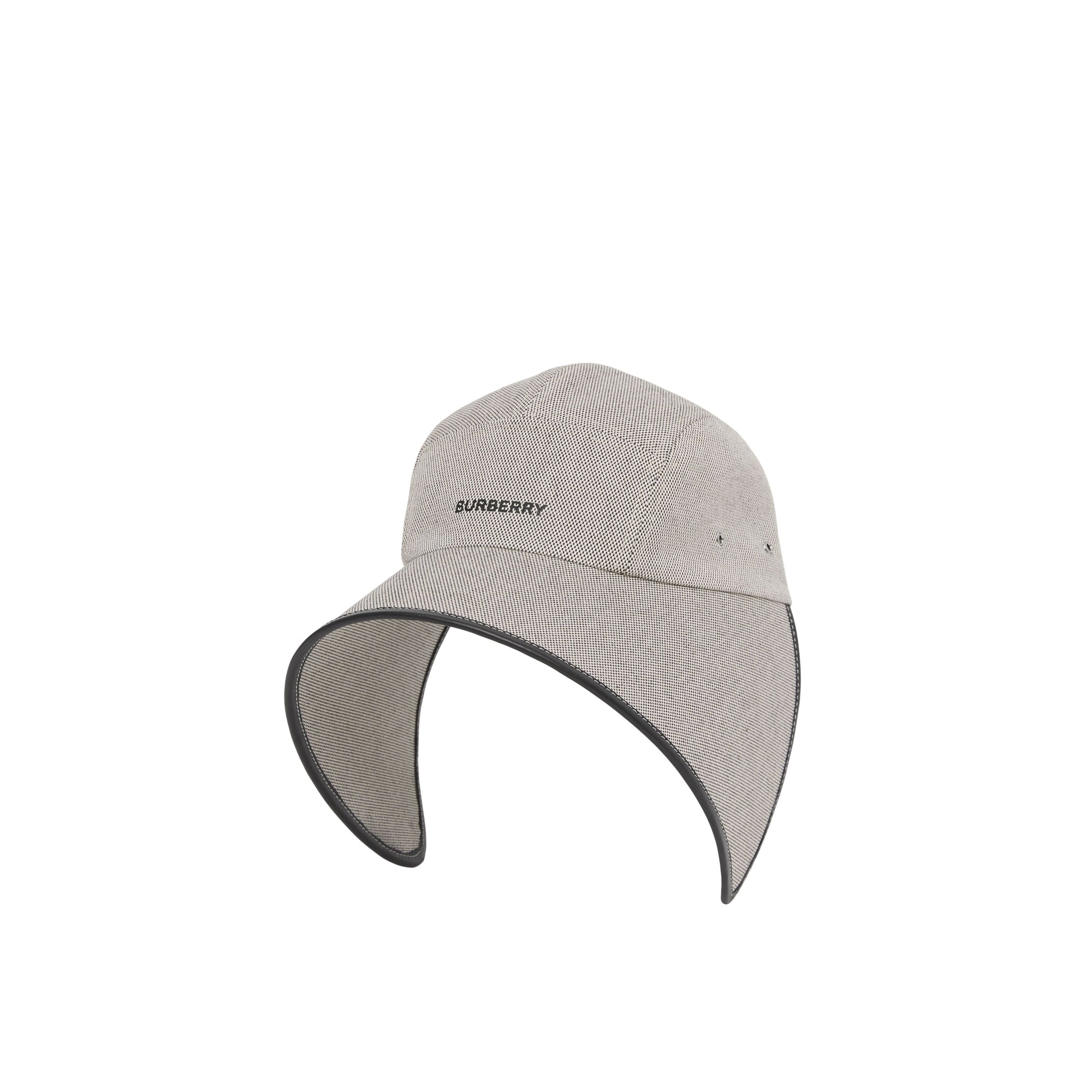 BLACK / WHITE Accessories M CAP