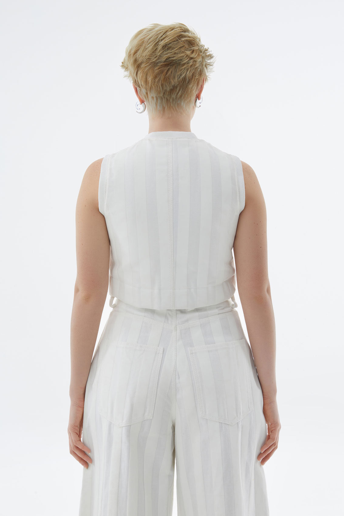 Short sleeveless jacket - White