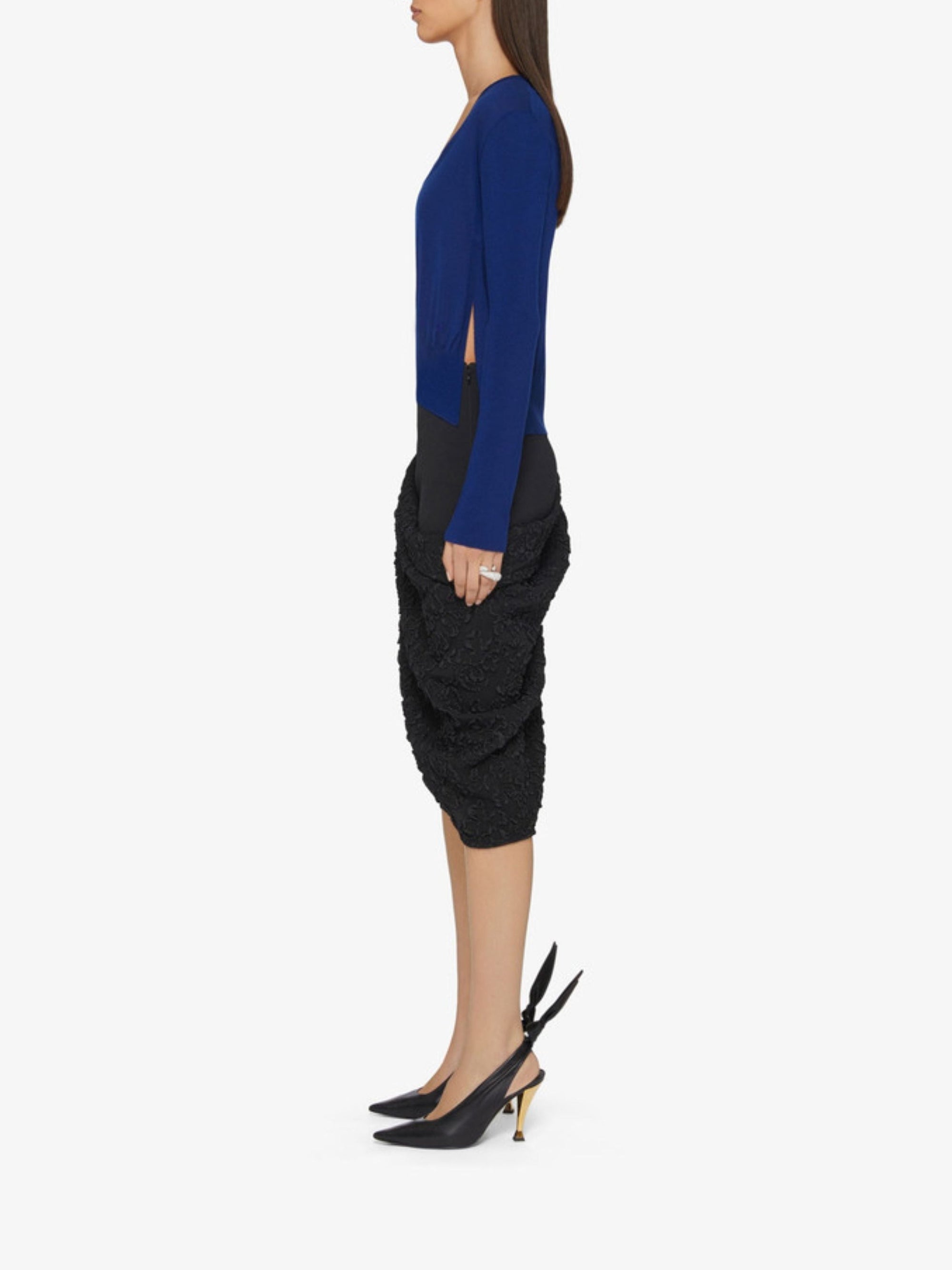 U-NECK LONG SLEEVES SWEATER