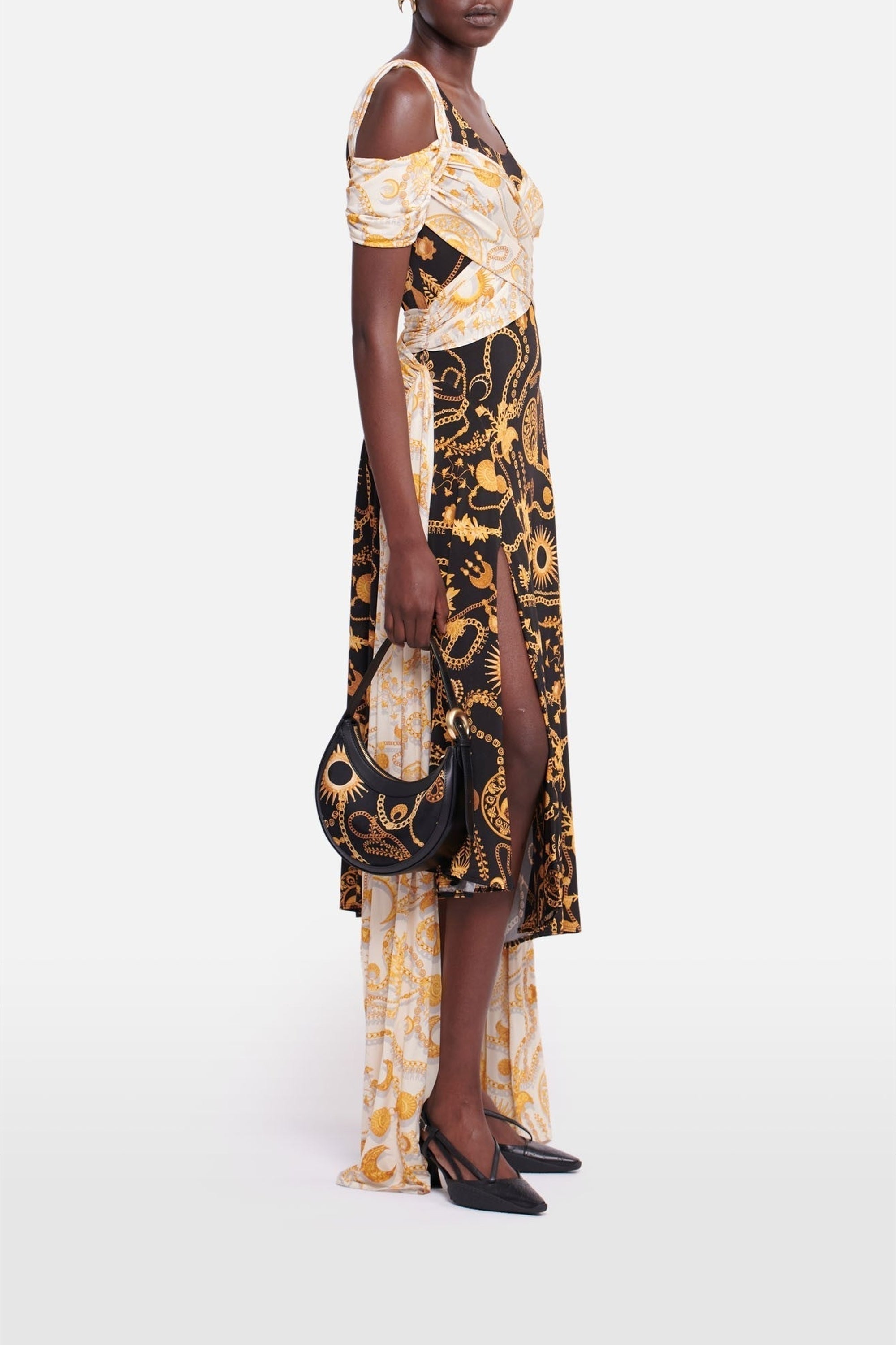 PRIX MARQUE : 190€_Ornament Jewelry Black Robe - Ornament Jewelry Black
