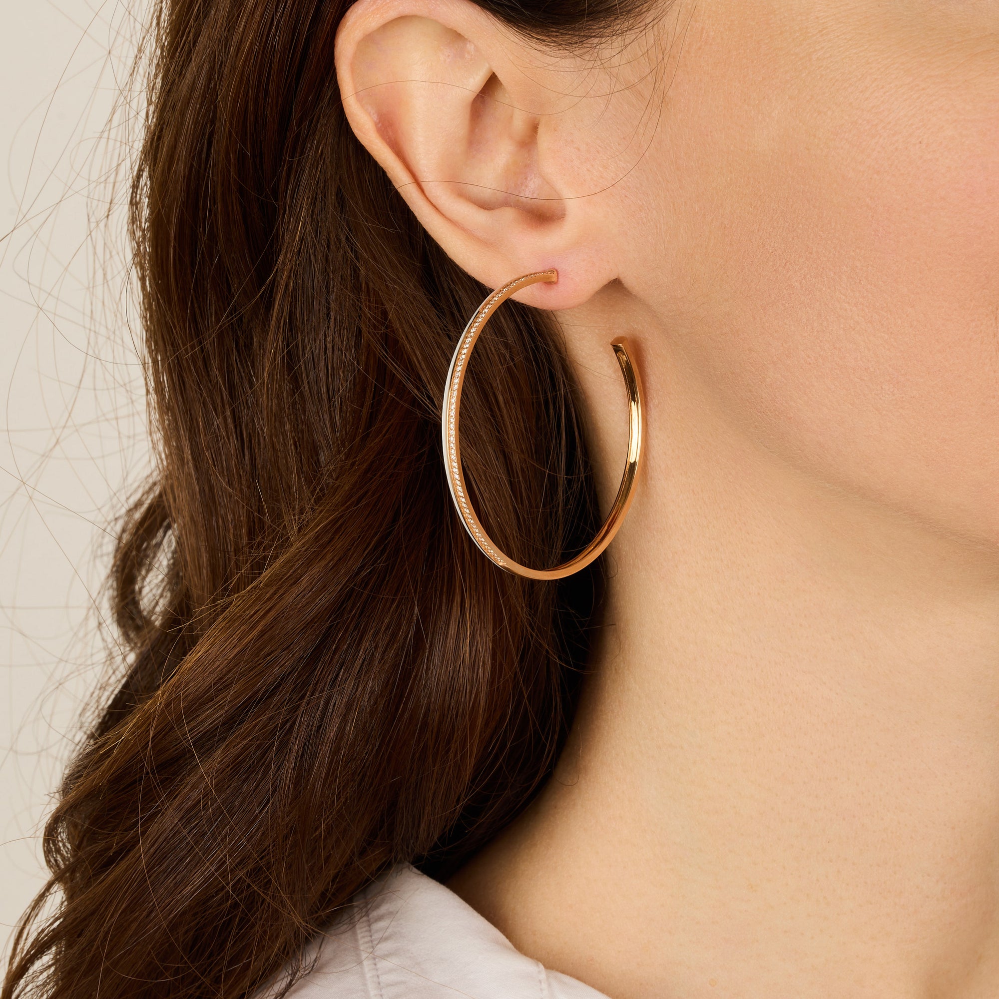 Double C hoop earrings in 14K pink gold set with diamonds - White