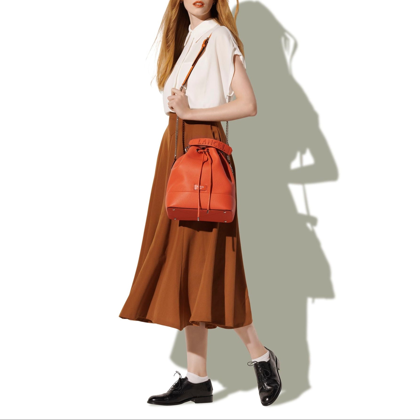 Sac seau Ninon M en cuir grainé - Papaye