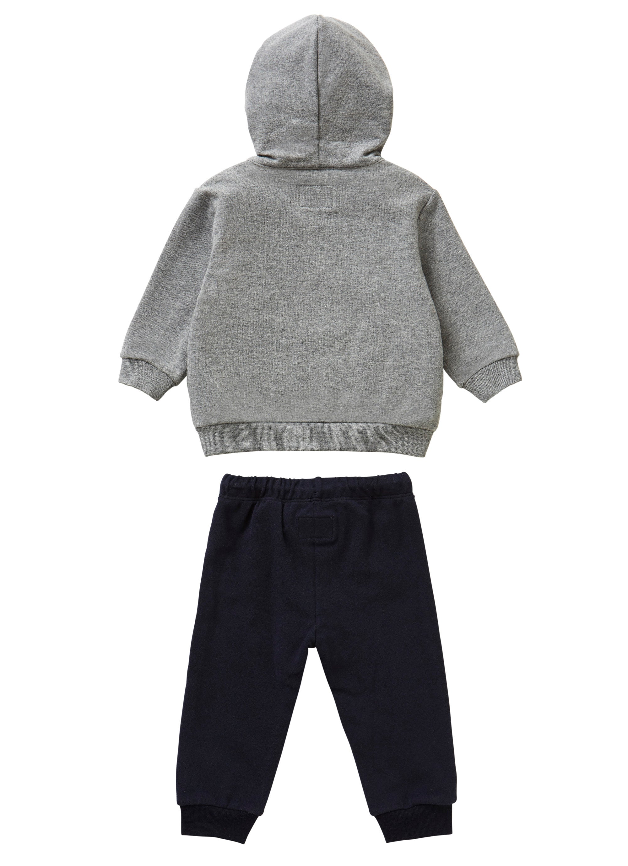 2-piece outfit with lettering