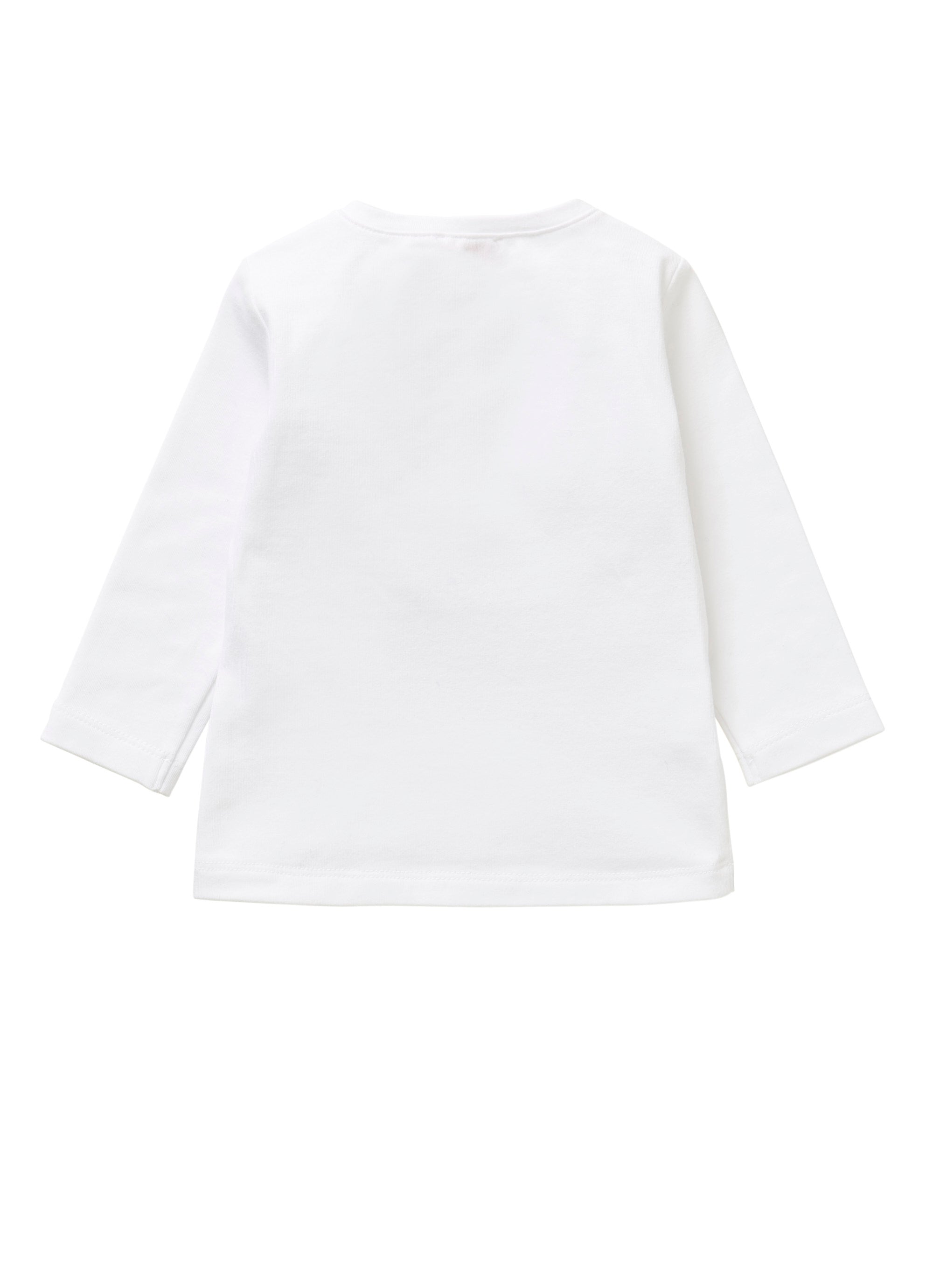 T-shirt with "Dream" lettering