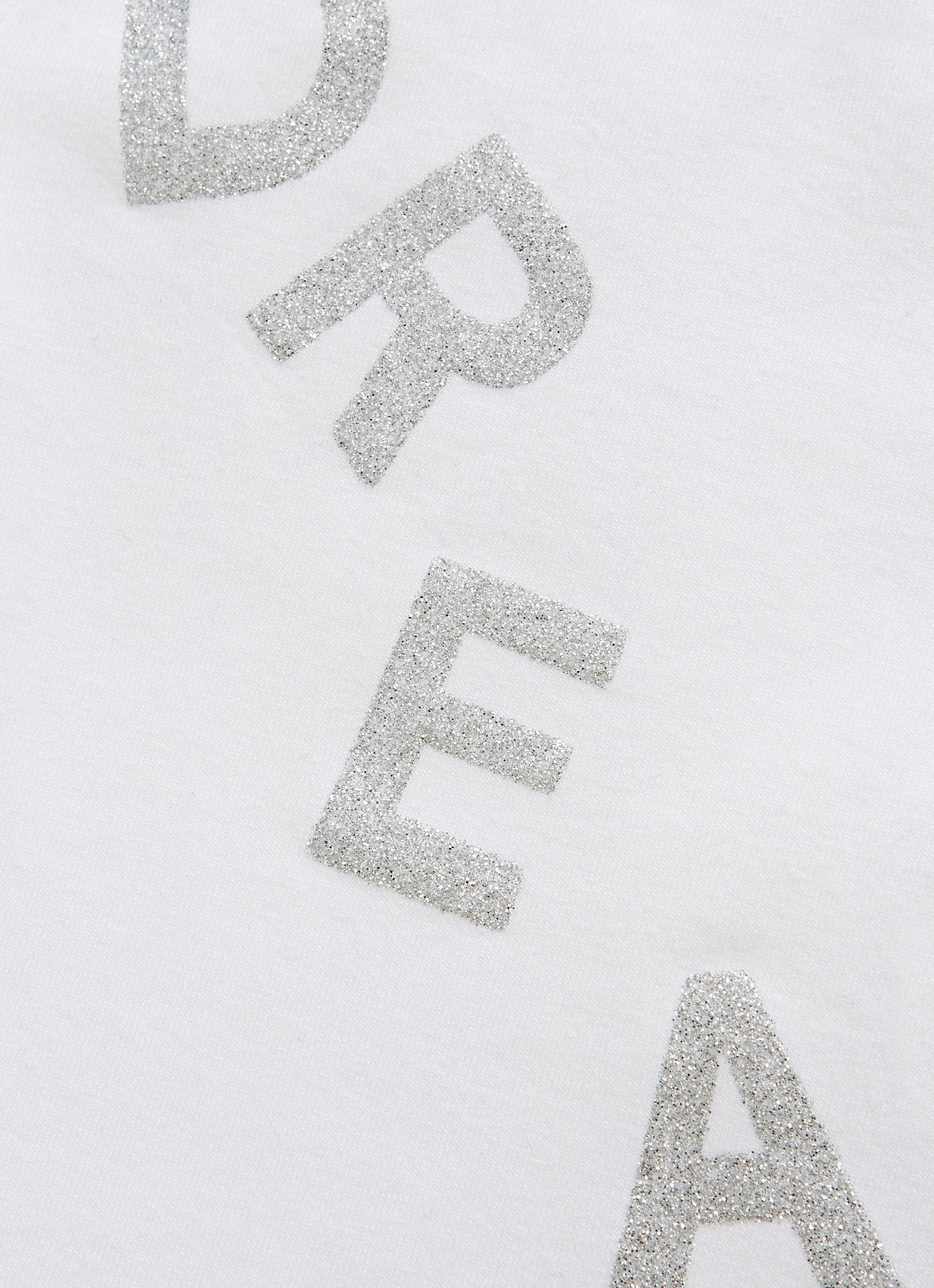 T-shirt with "Dream" lettering