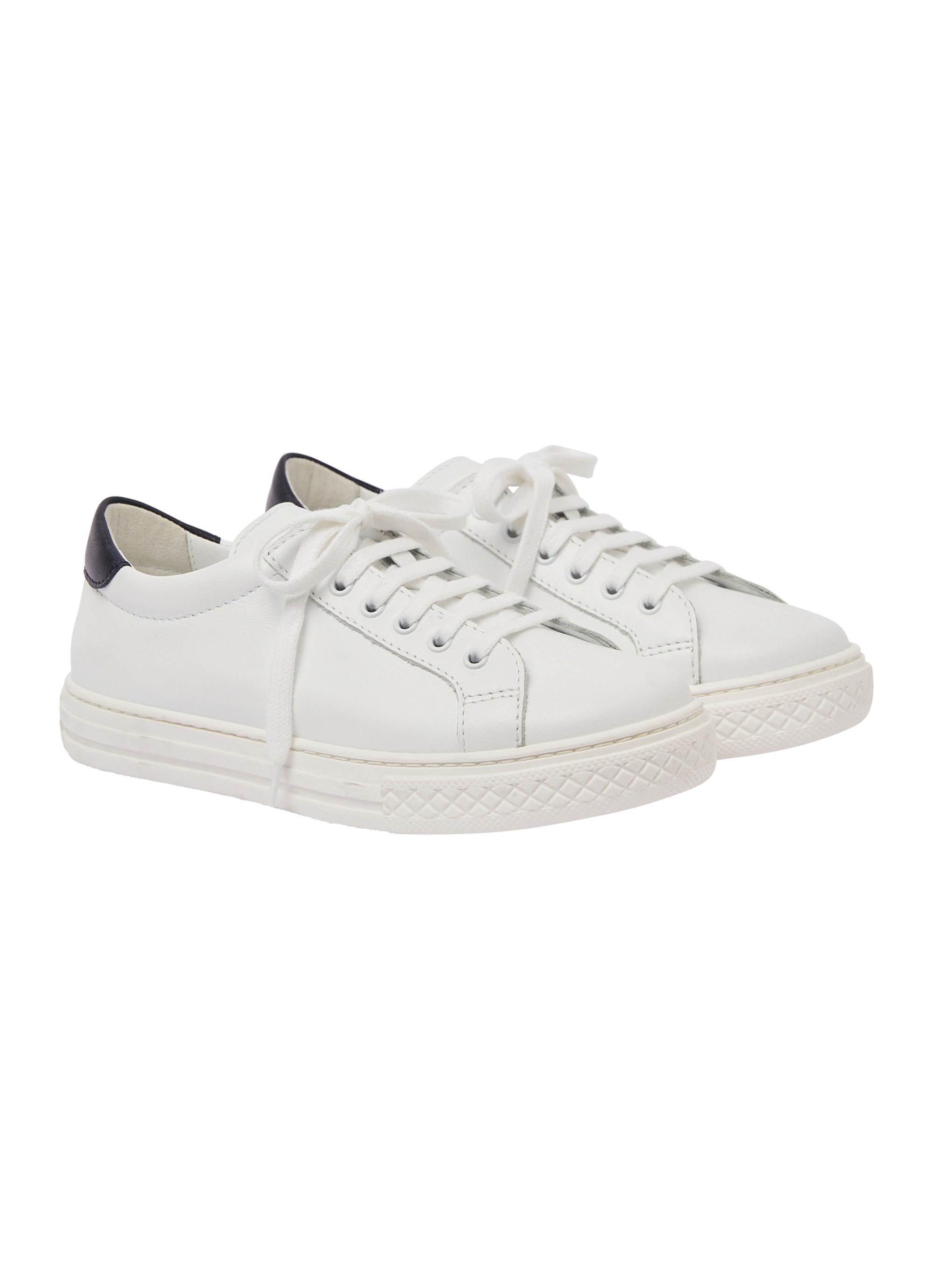 Leather sneakers with laces
