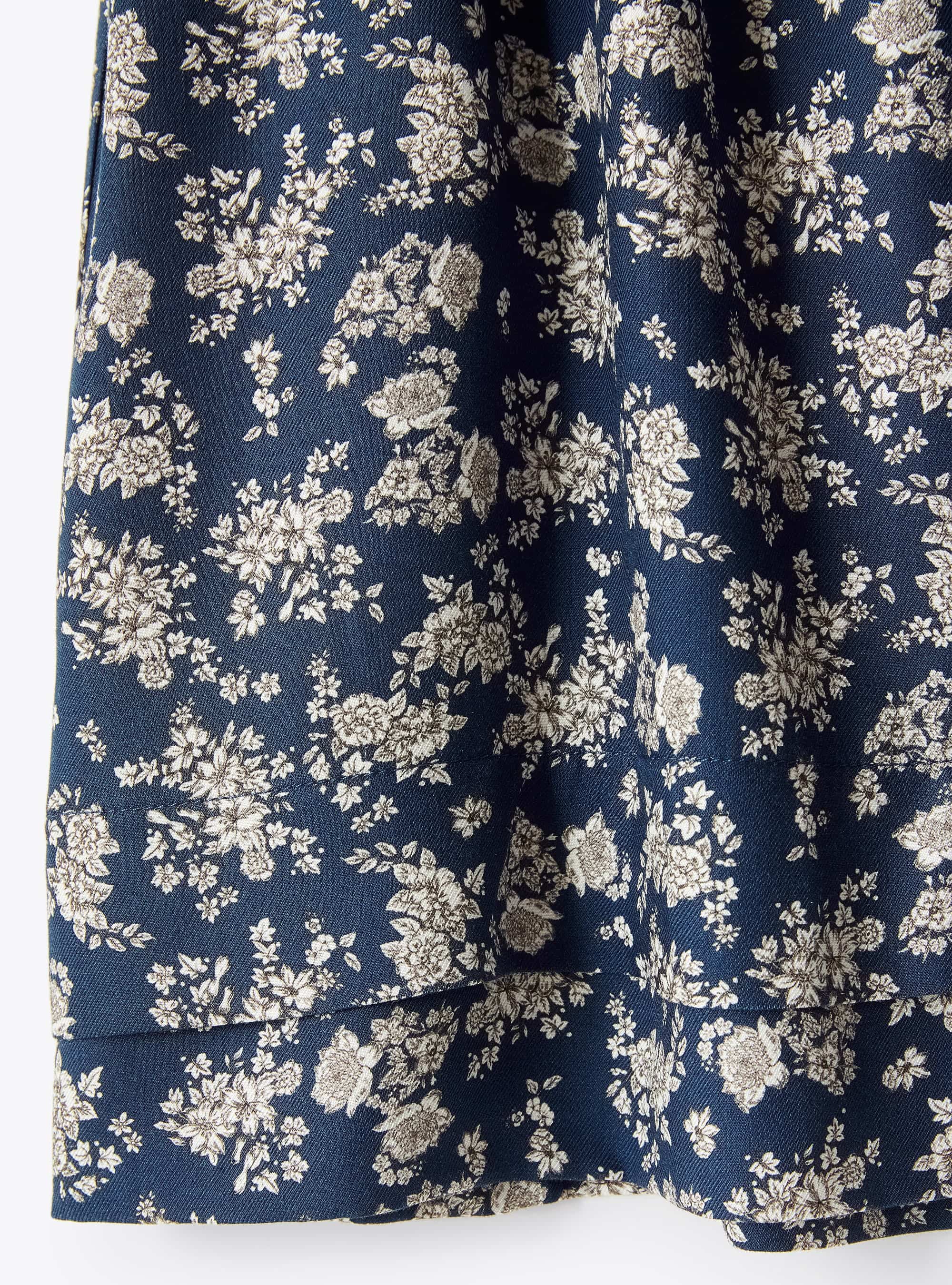 Abito blu con stampa floreale