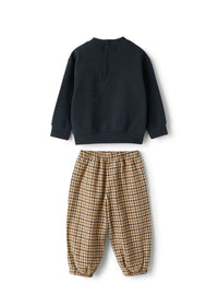 completo con pantalone a quadretto