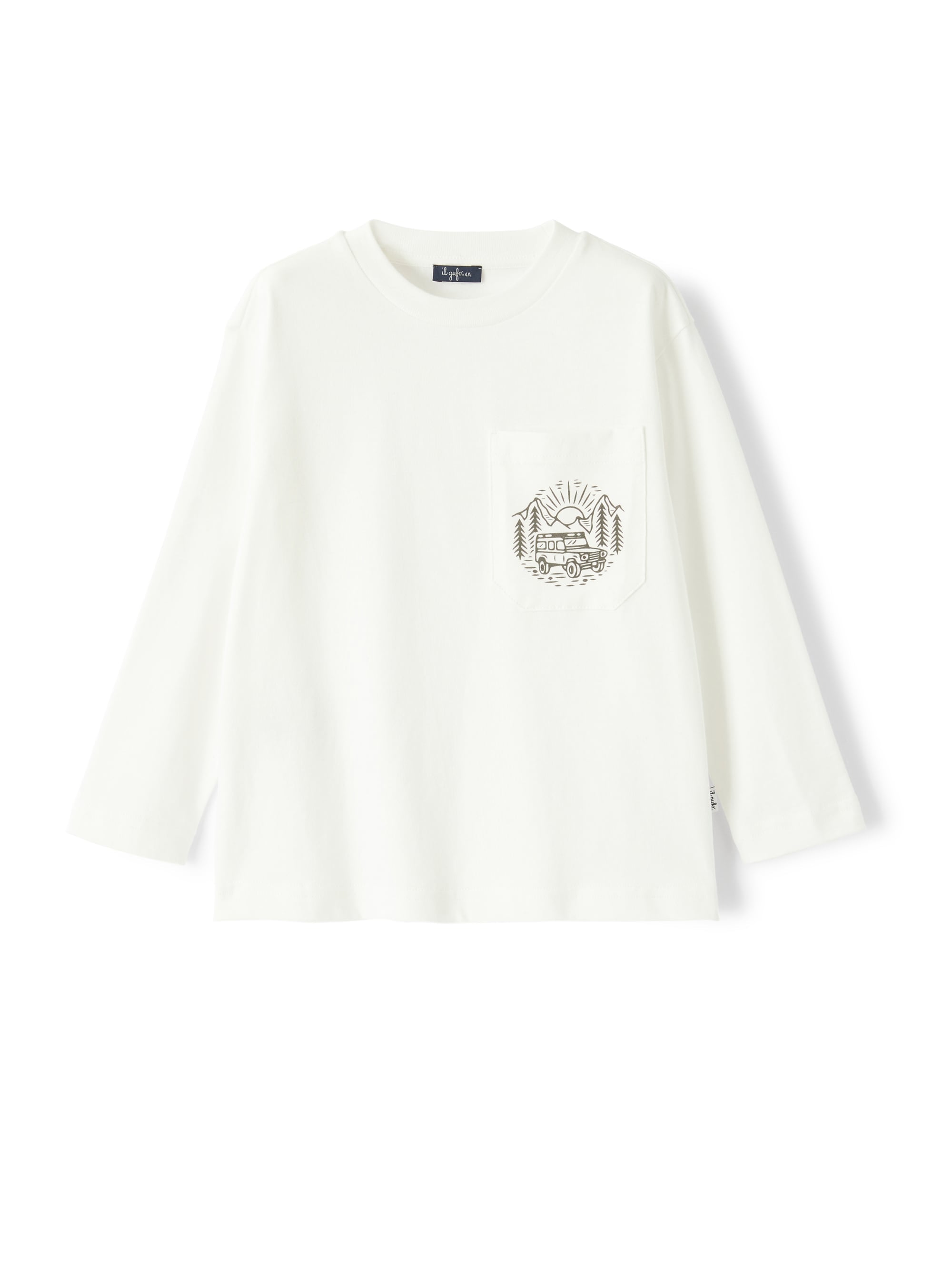 White t-shirt with print detail on pocket