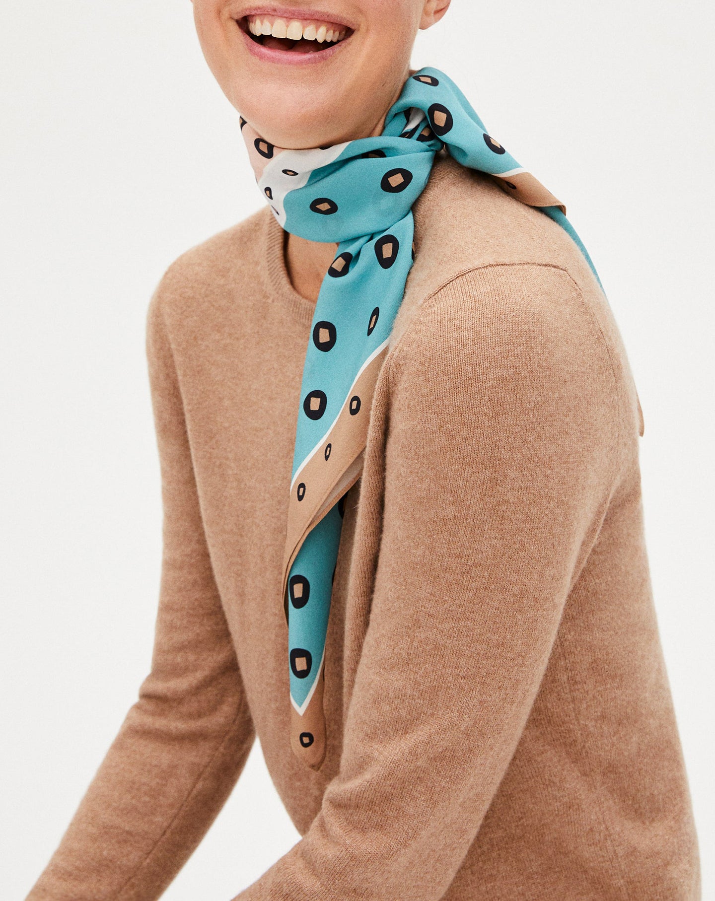 Silk square with mini polka dots - Nude