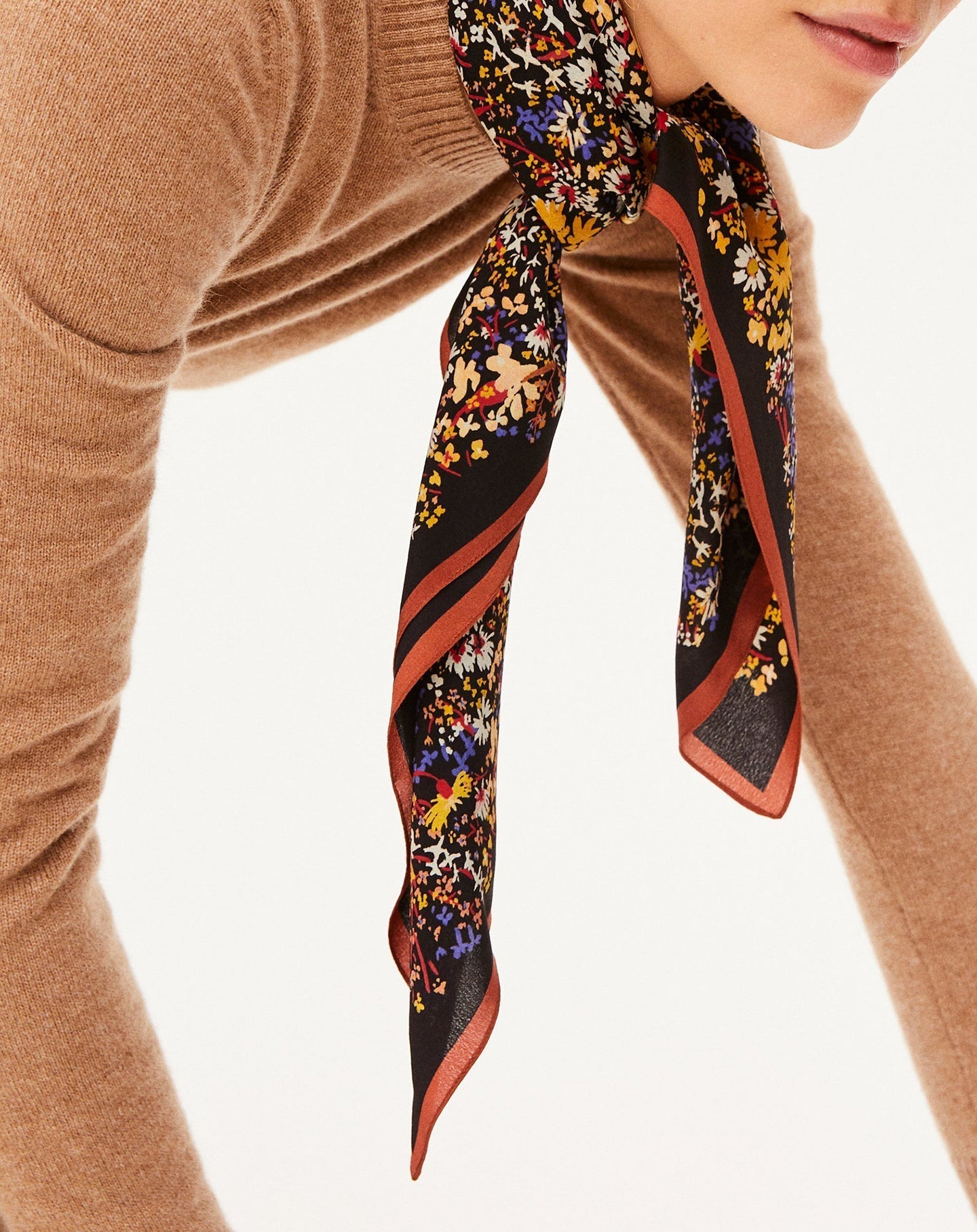 Carré de soie mini fleurs all-over - Ebène