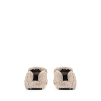 195€   Flat Closed Toe
